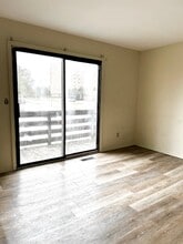 Building Photo - 950 Edgar Dr