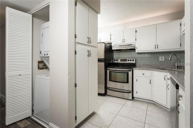 Foto del edificio - 8209 Sun Spring Cir