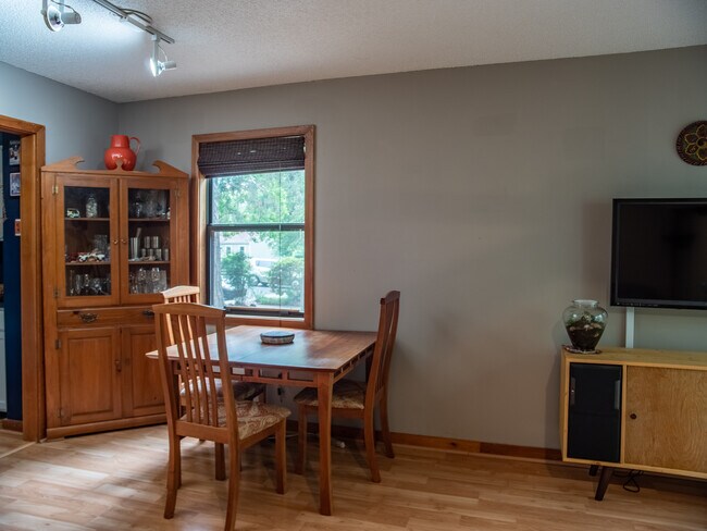 Foto del edificio - 210 Cedarwood Ln