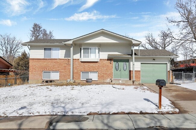 Building Photo - 512 Squire St