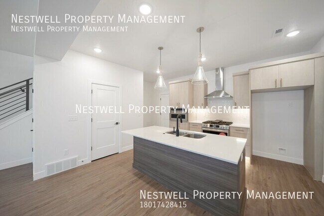 Foto del edificio - New Luxury Townhome with Gourmet Kitchen