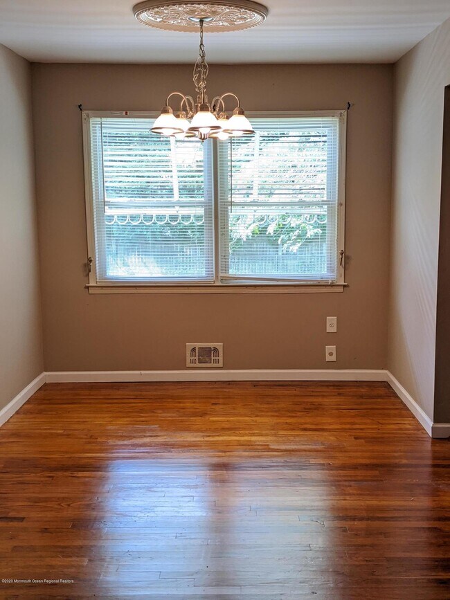 Foto del edificio - 36 Sylvan Lake Blvd