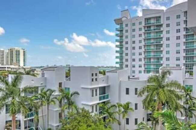 Foto del edificio - 7900 Harbor Island Dr