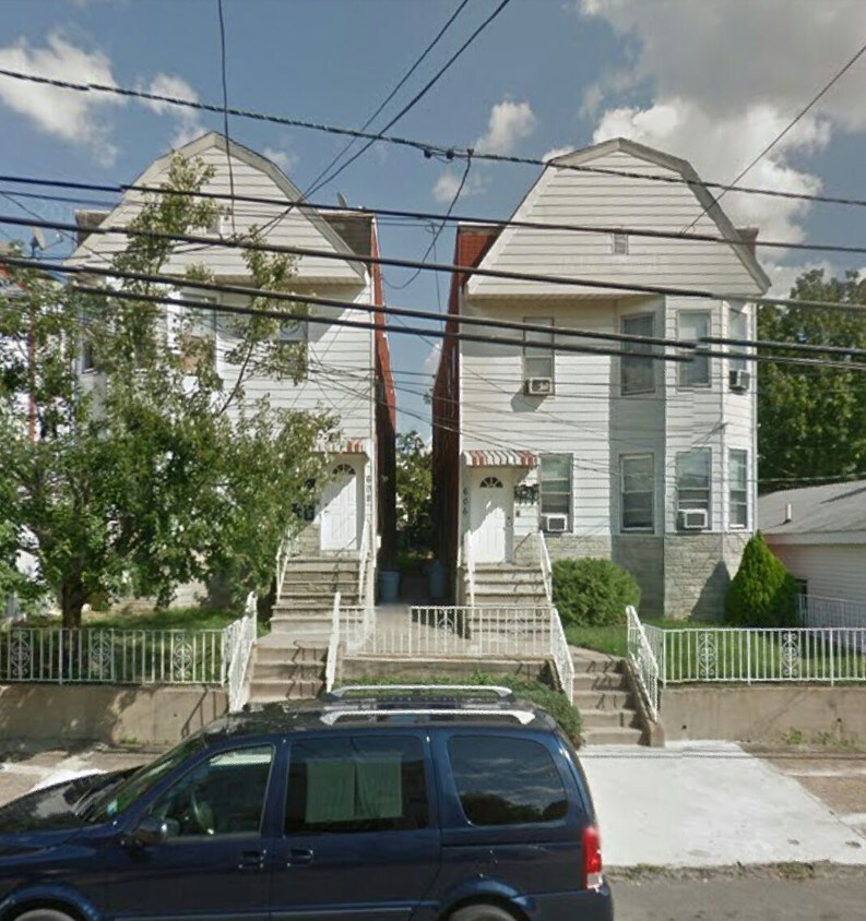 Primary Photo - 606 Elm St