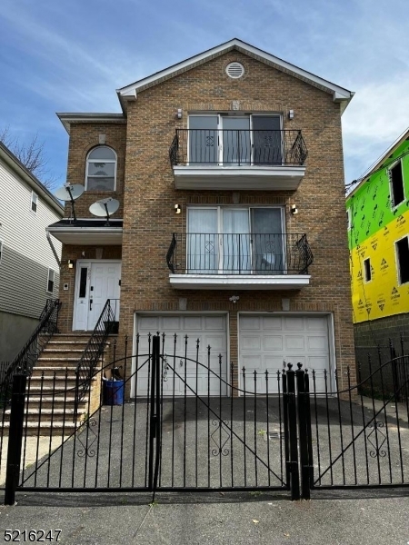 Primary Photo - 581 Hawthorne Ave