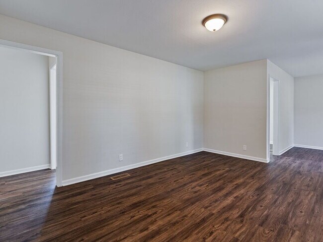 Foto del edificio - 3311 Mcdow Avenue Northwest
