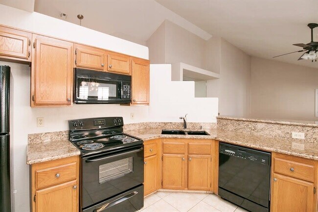 Foto del edificio - 2116 Running River Rd