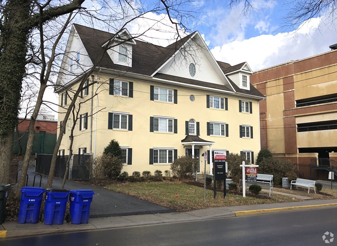 Building Photo - 7302 Yale Ave