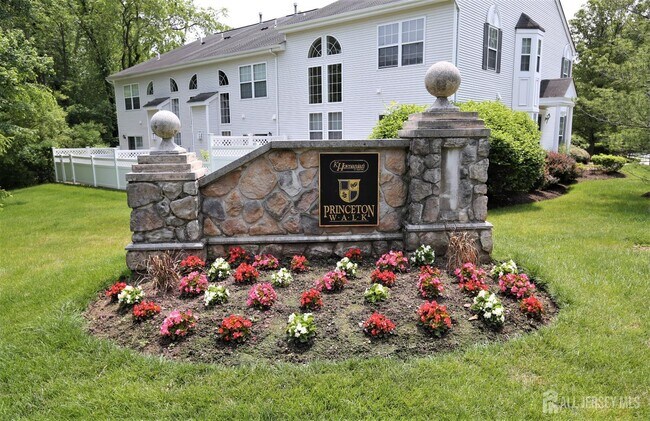 Foto del edificio - 102 Wellington Park Dr