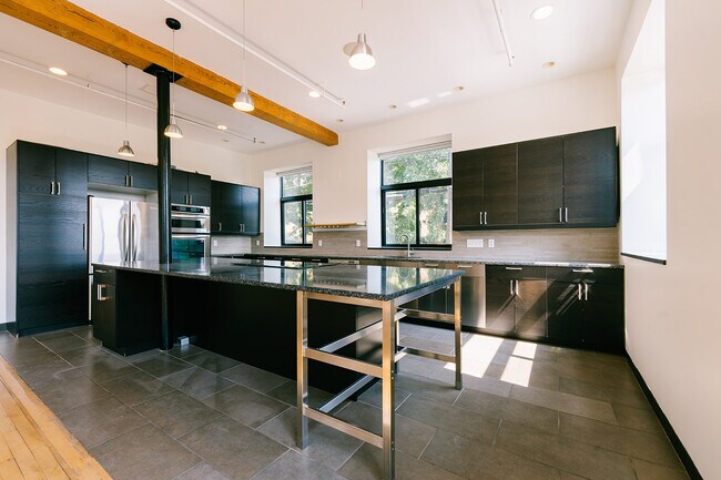Building Photo - 28 Wolcott St