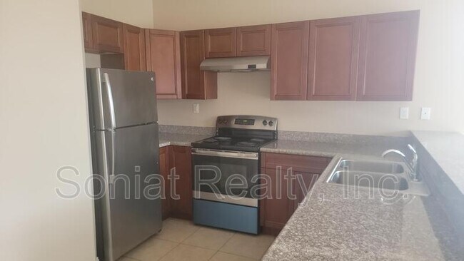 Foto del edificio - 6240 Warrington Dr