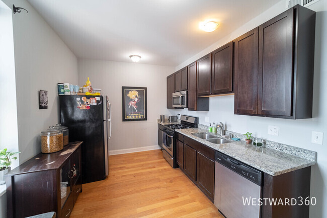 Foto del edificio - 2bed/1bath in amazing Logan Square location