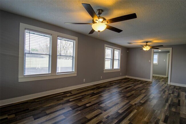 Foto del edificio - 2110 Chew St