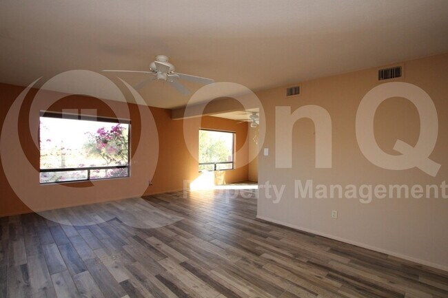 Building Photo - 13263 N Vandalia Dr
