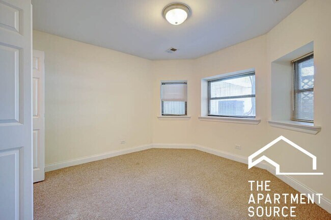 Building Photo - 2836 N Albany Ave