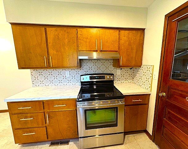 Foto del edificio - 2350 N Eastman Rd