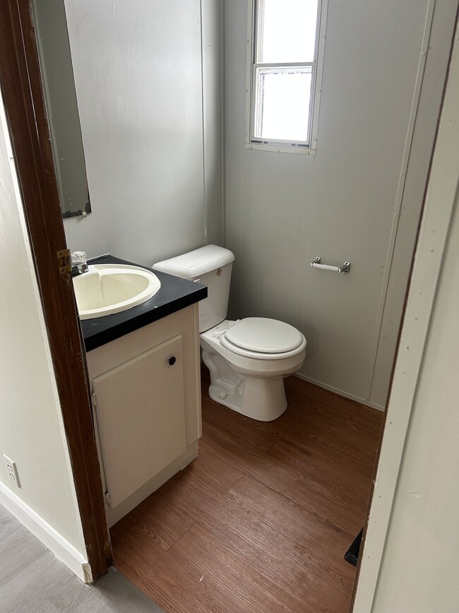 Master bathroom - 489 Vanzant Rd
