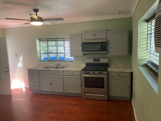 Building Photo - 5459 Martin St