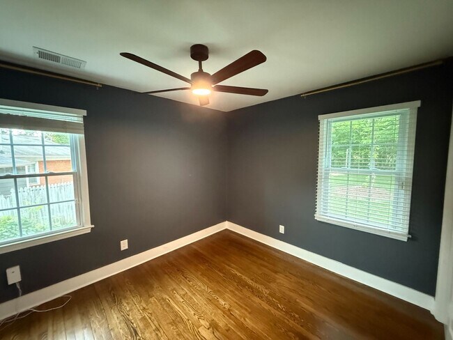 Foto del edificio - Beautiful Three Bedroom Home in Plaza Midwood!