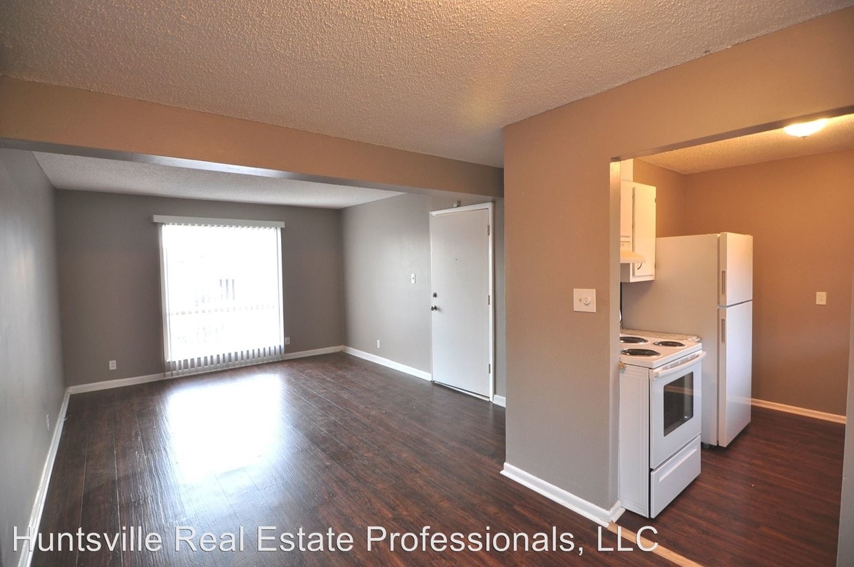 Primary Photo - 500 Eastbrook Dr NW