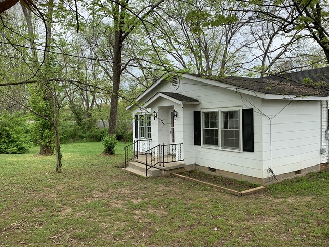 Building Photo - 330 Byrd Ave