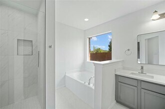 Building Photo - 2130 Harvester Dr