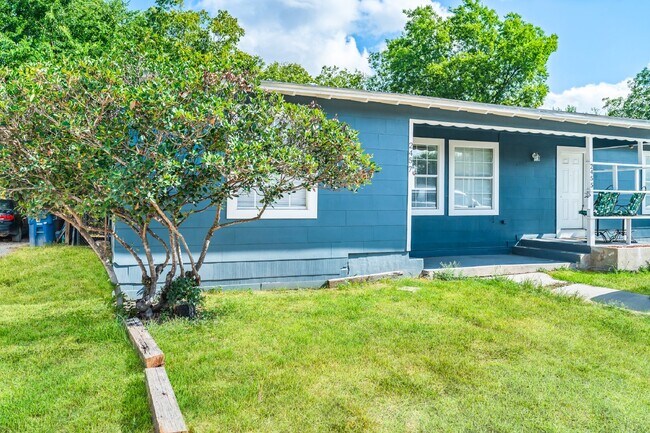 Building Photo - Charming 2 Bed, 1 Bath San Antonio Rental ...