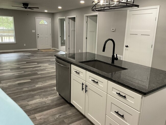 Building Photo - NOW PRE-LEASING TO QUALIFIED APPLICANTS! G...