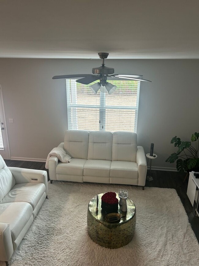 Building Photo - Beautiful 5 bedroom 2.5 bathroom new construction home