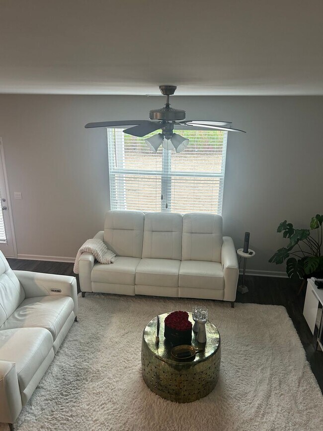 Foto del edificio - Beautiful 5 bedroom 2.5 bathroom new construction home