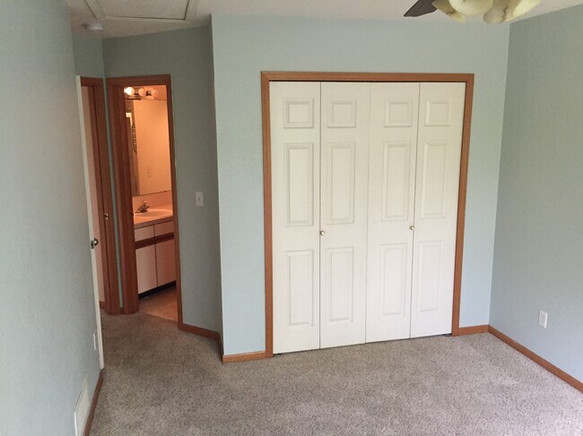 Building Photo - 1637 Westbridge Dr