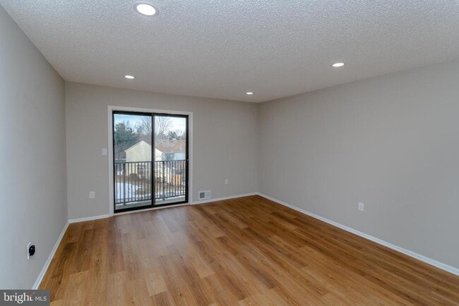 Building Photo - 69 Fisher Dr