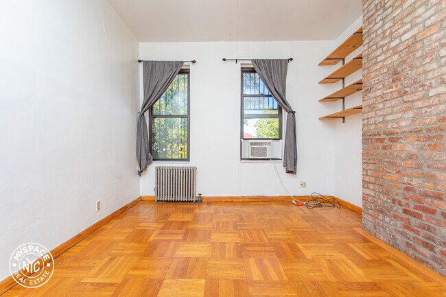 Foto del edificio - 689 St Johns Pl