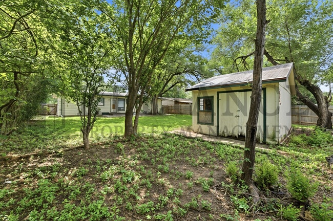 Building Photo - 1415 N Prairie Ln