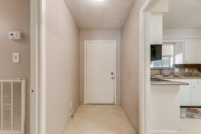 Foto del edificio - 1522 Baggett Ln