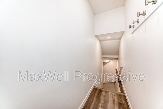 Building Photo - 6411-6493 93 St NW