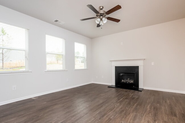 Building Photo - 211 Susie Creek Ln