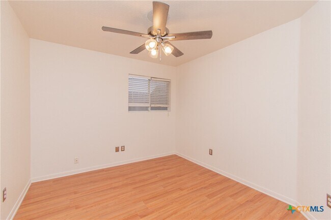 Building Photo - 2907 Lantana Dr