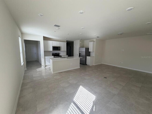 Building Photo - 824 Lynx St