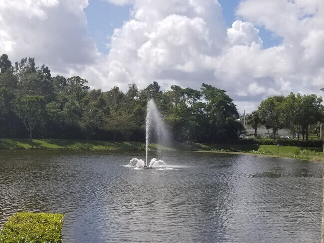 Foto del edificio - 2650 Pine Rd