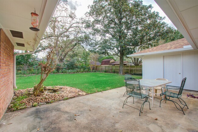 Foto del edificio - 8939 Rockhurst Dr