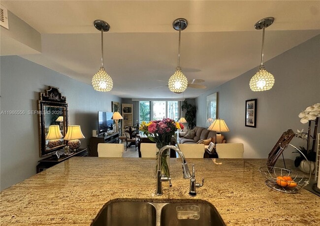 Foto del edificio - 3540 S Ocean Blvd