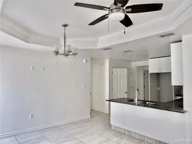 Foto del edificio - 15 W Harrison Ave