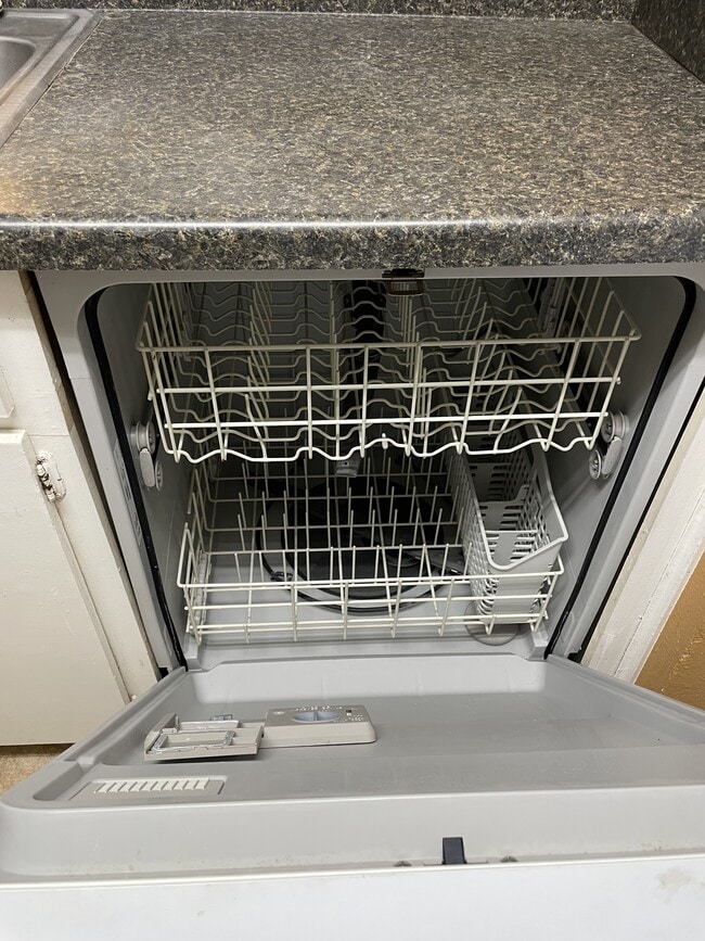 Dishwasher - 424 Fry St