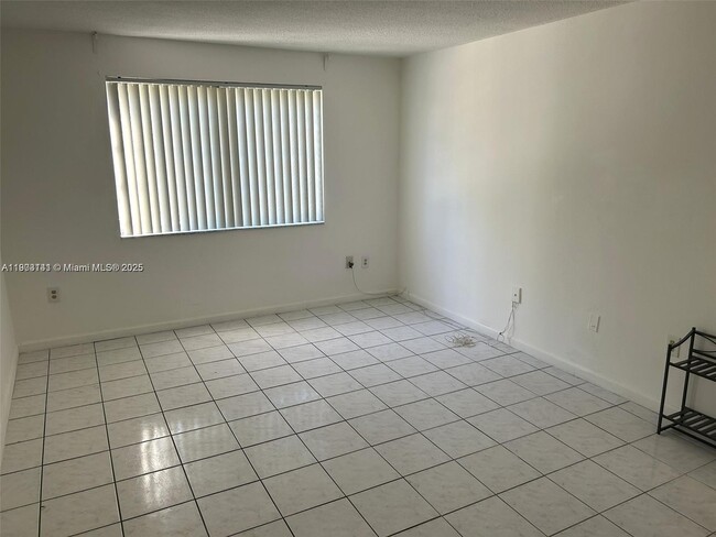 Foto del edificio - 1225 NE 124th St