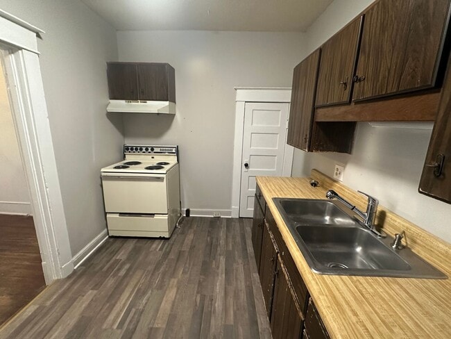 Foto del edificio - 3231-3233 Duncan St