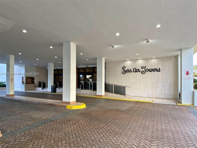 Building Photo - 3725 S Ocean Dr