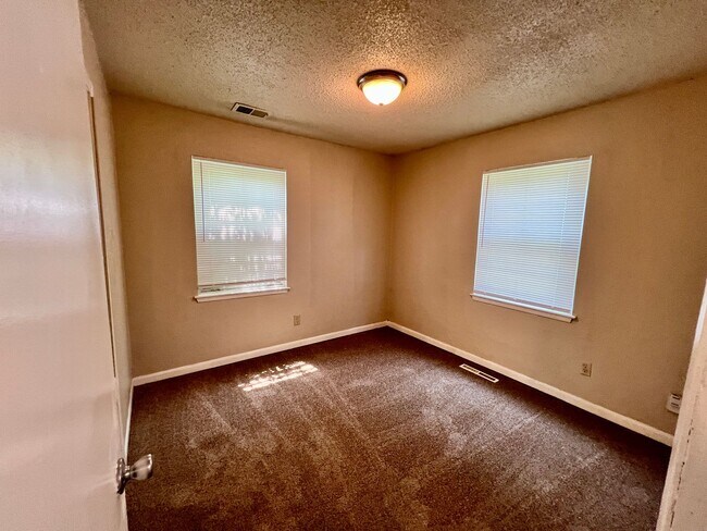 Foto del edificio - 2630 S 49th St