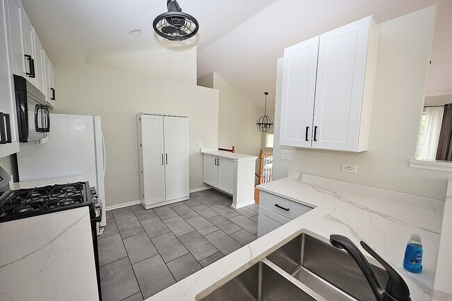 Foto del edificio - 982 Mayfair Ct