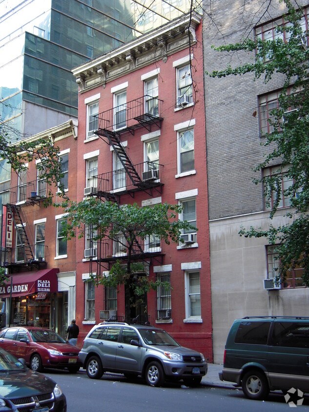 Foto principal - 305 E 44th St